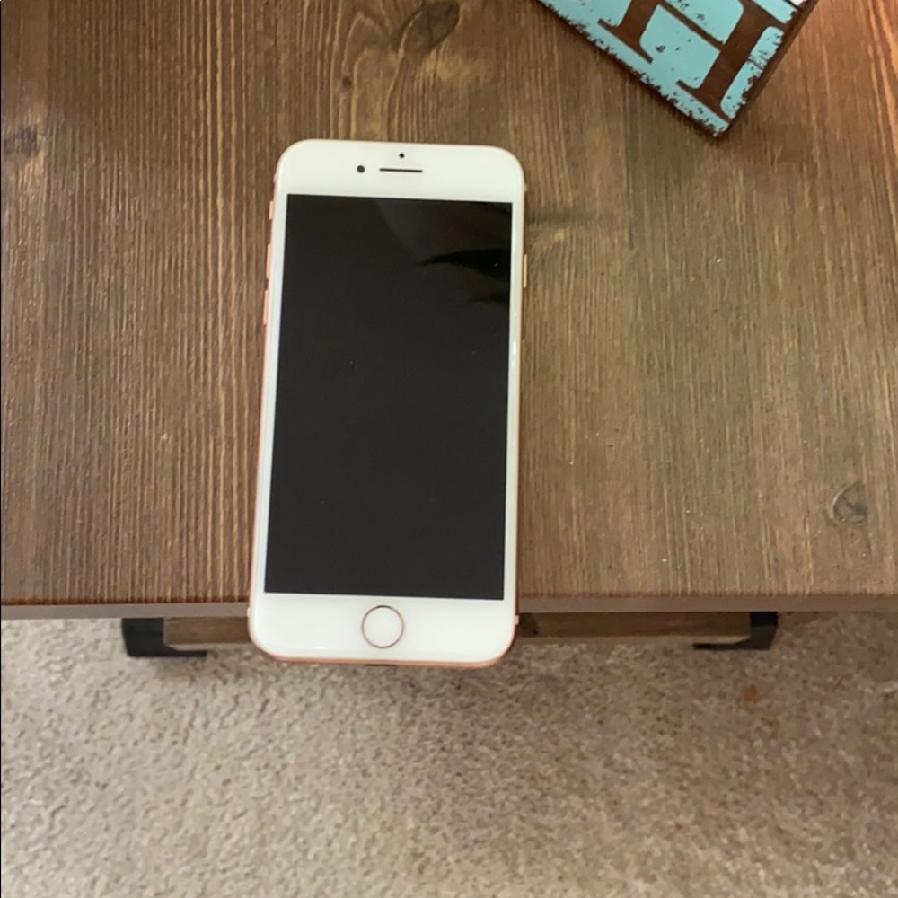 iPhone 8 - Picture 2 of 3